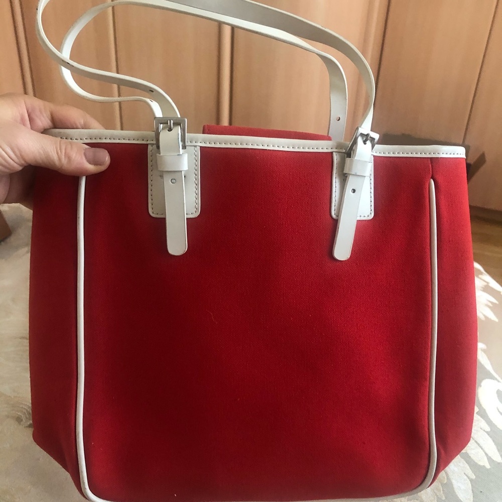 Red and white Ann Taylor Loft bag
